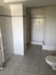 Exklusive "Penthouse" Wohnung mit großer Glasfront, Parkett und Balkon - Badezimmer