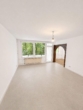Wohnzimmer - Zentral und praktisch, 4 Zimmer mit Balkon und Stellplatz