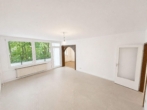 Wohnzimmer - Zentral und praktisch, 4 Zimmer mit Balkon und Stellplatz