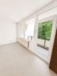 Wohnzimmer - Zentral und praktisch, 4 Zimmer mit Balkon und Stellplatz