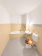 Badezimmer - Zentral und praktisch, 4 Zimmer mit Balkon und Stellplatz