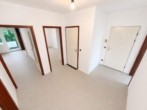Flur - Zentral und praktisch, 4 Zimmer mit Balkon und Stellplatz