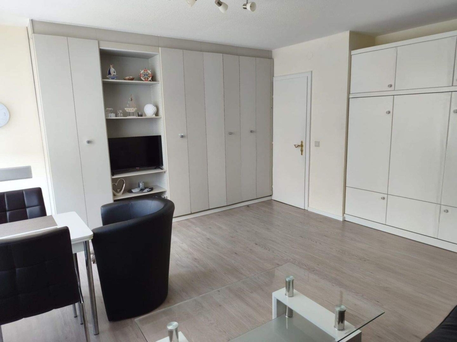 Wohn- und Schlafzimmer